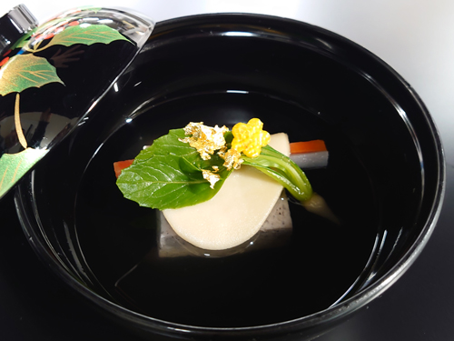 煮物椀 花びら餅見立て