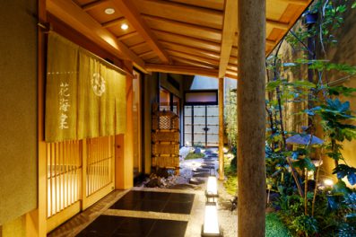 【数寄屋造り客室・料亭食】<br>　西館・特別室（喫煙可能）<br><br>