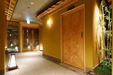 【新基準客室・料亭食】<br>　東館・銀泉半露天特別室<br>　「胡蝶」