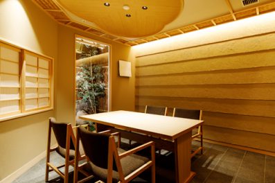 【新基準客室・料亭食】<br>　西館・銀泉半露天貴賓室<br>　「吉兆」<br>