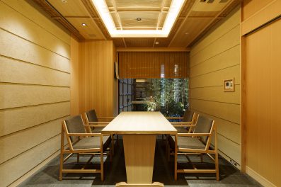 【新基準客室・料亭食】<br>　東館・銀泉半露天特別室<br>　「85平米」