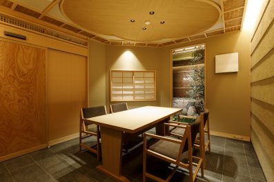 【新基準客室・料亭食】<br>　西館・銀泉露天貴賓室<br>　「貴舟」<br>