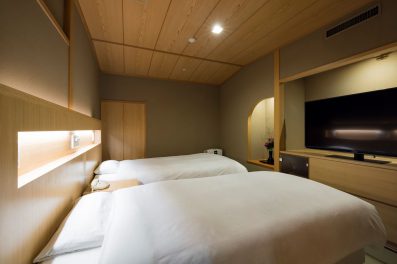 【数寄屋造り客室】<br>　西館・6階二間<br>　（ツインベッド付き）