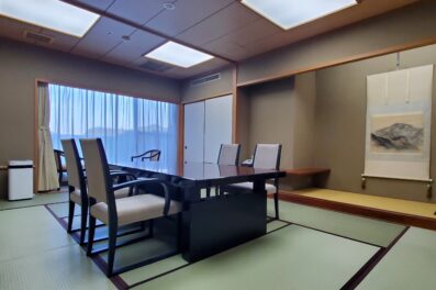 【数寄屋造り客室】<br>　西館・6階一間<br>　（喫煙可能）