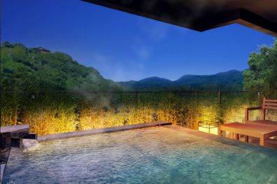 令和6年11月リニューアルオープン <br>最新の充実した設備の数々を揃えた約150㎡の銀泉露天風呂付き貴賓室。<br> 欽山のフラッグシップルームともいえる「洗練された時空間」で、 有意義なひと時をお過ごしください。<br><br>