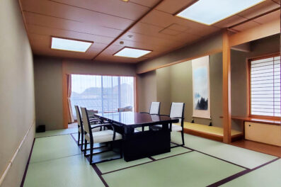 【数寄屋造り客室】<br>　西館・6階角部屋<br>　（ツインベッド付き）