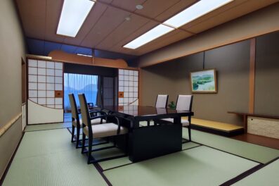 令和7年8月リニューアルオープン<br>広々とした純和風の落ち着いた客室。<br>日常のお疲れを存分に癒してください。<br><br>