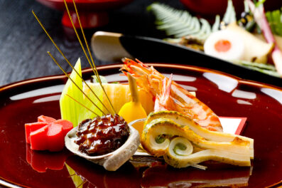 【年末年始限定・お部屋食】ご夕食は「年末年始特別懐石」をお部屋でごゆっくりご賞味ください。